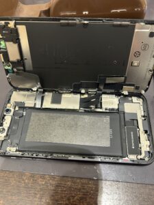 iPhone11の修理中