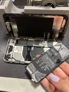 iPhoneSE(第３世代)の修理中