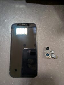 枚方市津田元町よりiPhone12miniのバックカメラの交換修理
