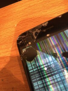 画面交換修理前の状態