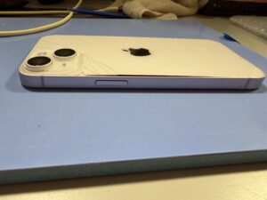 iPhone14横から見た画像