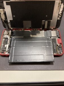 iPhone SE2の修理中