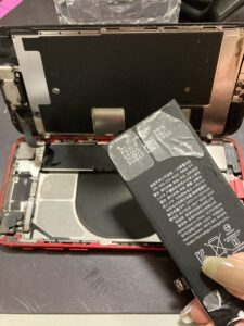 iPhone SE2の修理中