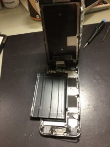 iPhone6Sの修理中