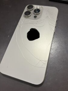 iPhone15ProMaxの修理前