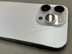 バックパネル割れ