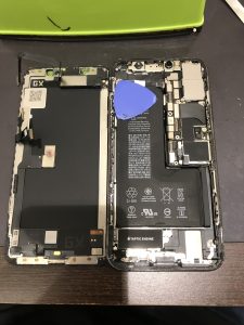 iPhoneXS修理中