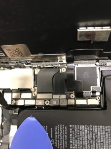 iPhoneXS修理中