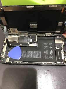 iPhoneXS修理中