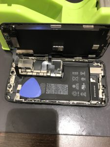 iPhoneXS修理中