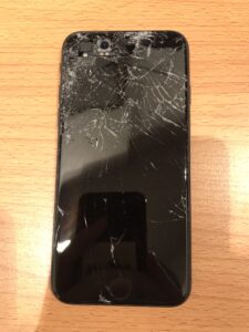 画面交換前のiPhoneSE3