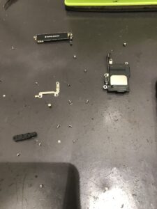 iPhoneSE(第3世代)の修理中