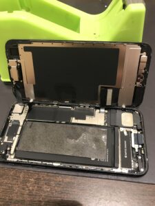 iPhoneXの修理中