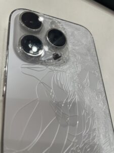 背面割れ　枚方市