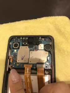 Galaxy A20の修理中