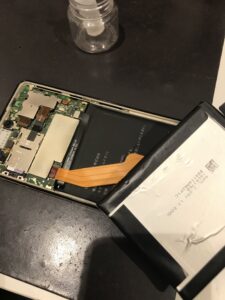 AQUOS sense5Gの修理中