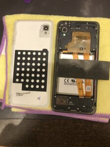 Galaxy A20の修理中