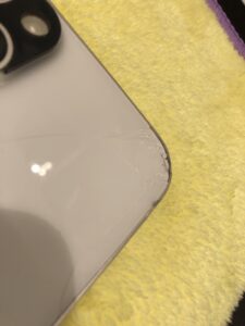 iPhone背面割れ