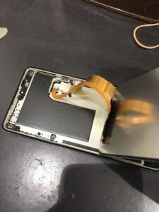 AQUOS sense5Gの修理中