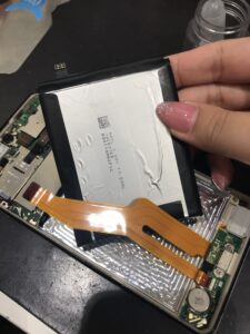 AQUOS sense5Gの修理中