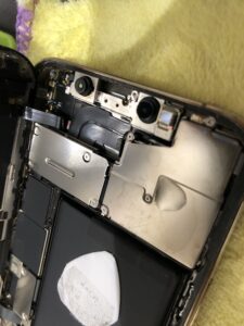 水没したiPhone12Proの内部