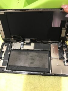 iPhone12の修理中