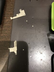 iPhoneSE3の修理中