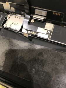 iPhone12の修理中