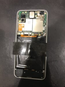 AQUOS Sense３Plusの修理中