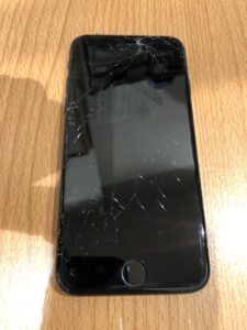 画面交換修理前のiPhoneSE2