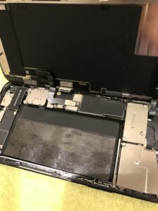 iPhone12の修理中