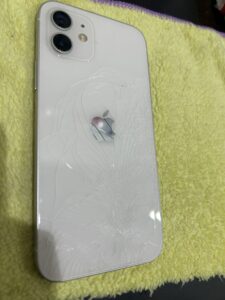 iPhone12バックパネル交換