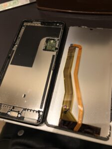 AQUOS Sense4liteの修理中