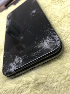 画面交換修理前のiPhone