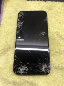 画面交換修理前のiPhone