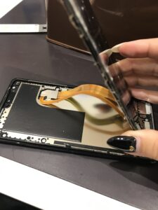 AQUOS Sense4liteの修理中