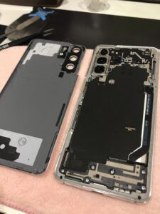 GalaxyS21の修理中