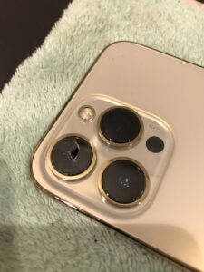 iPhoneカメラレンズ割れ