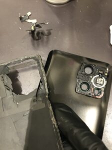 OPPO FindX3Proの修理中