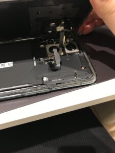OPPO FindX3Proの修理中