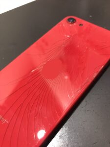 背面割れの修理