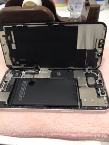 iPhone13の修理中