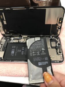iPhone13の修理中