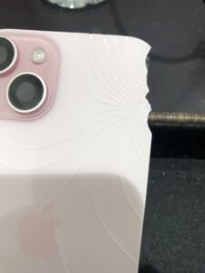 iPhone背面割れ
