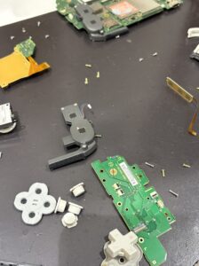 SwitchLite液晶交換修理中