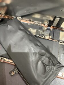 iPhone7バッテリー交換修理バッテリー膨張