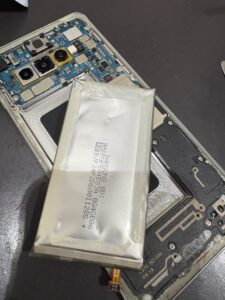 バッテリー取り外し