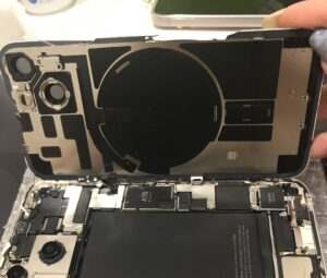 iPhone14の修理中