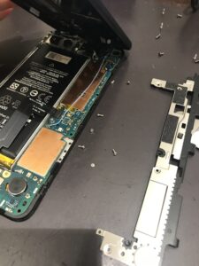 液晶画面交換修理中