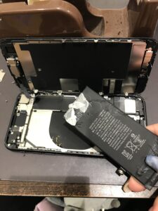 iPhoneSE2の修理中